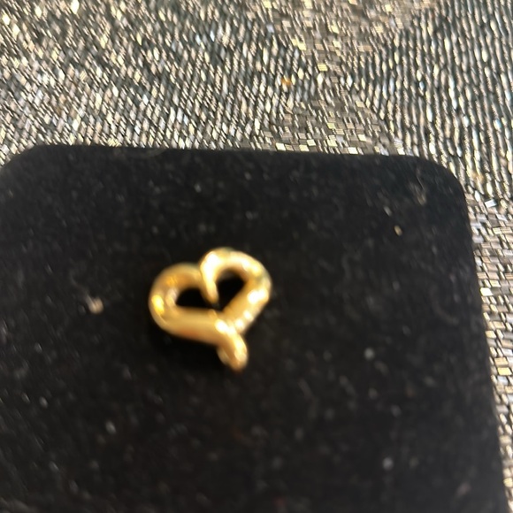 14 karat hollow heart pendant - Picture 4 of 9